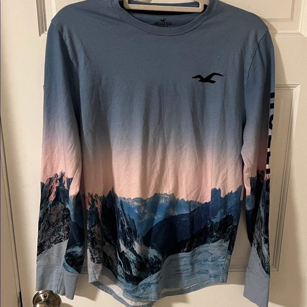 Hollister Women’s Retro Blue and Pink Mountain Print Long Sleeve Tee Medium